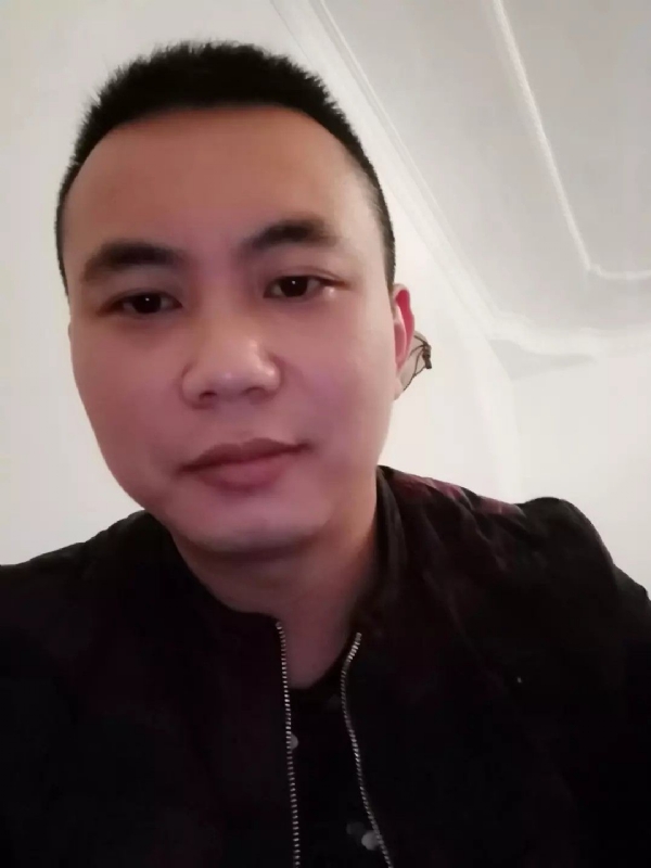 喜闻香气的第一张照片--太原相亲服务中心