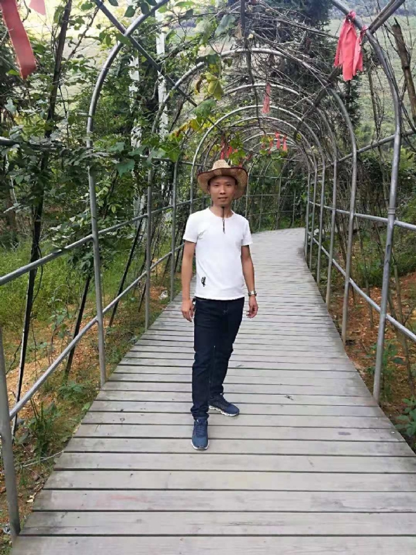 蓝天的第一张照片--太原相亲服务中心