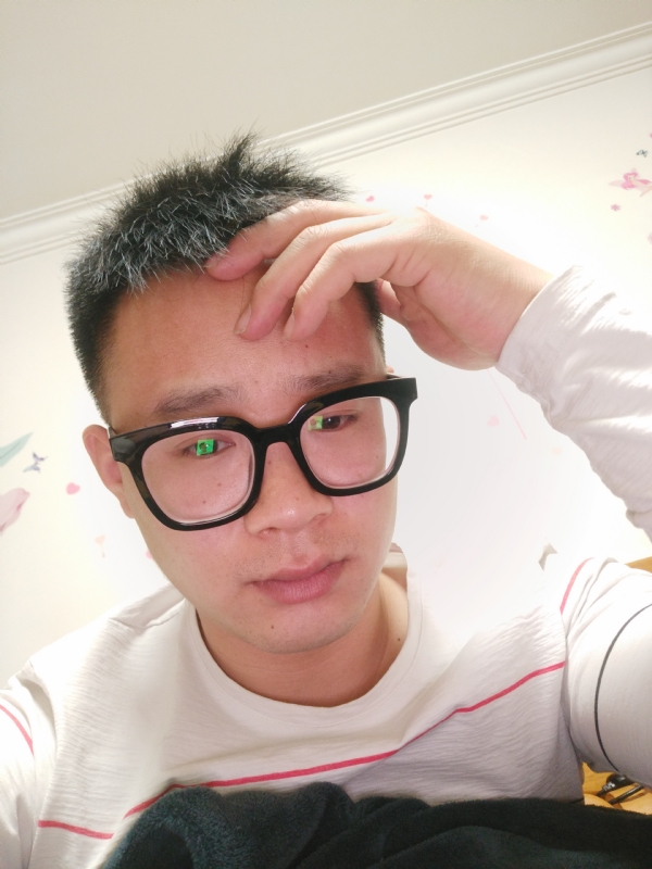 华灯初上的夜晚的第一张照片--太原相亲服务中心