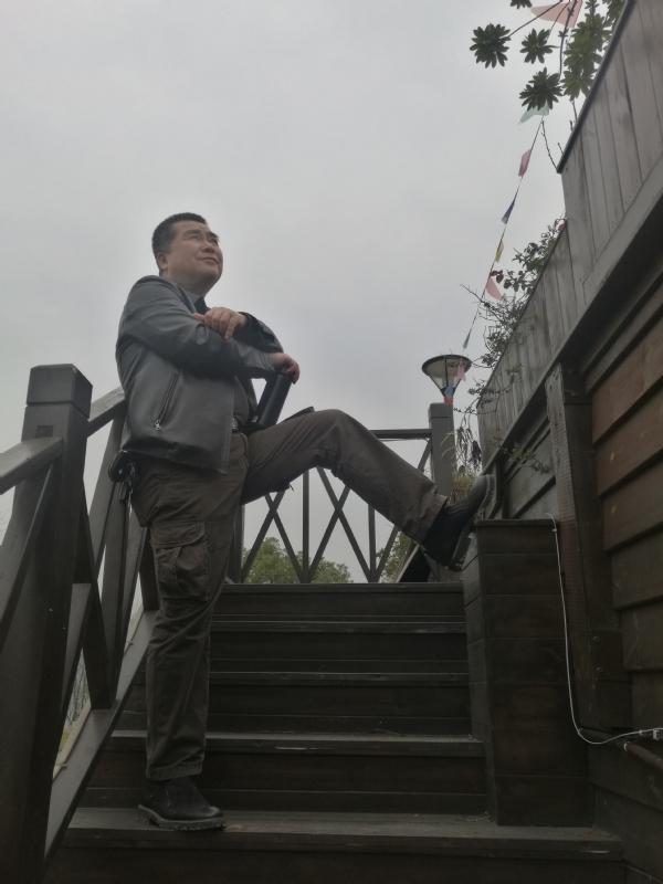 孤单背影的第一张照片--太原相亲服务中心