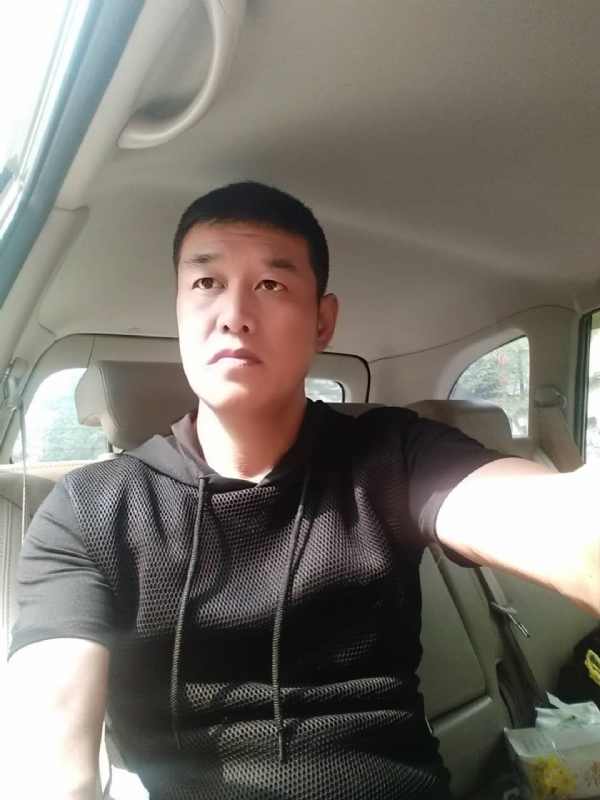 深爱的疯子的第一张照片--太原相亲服务中心