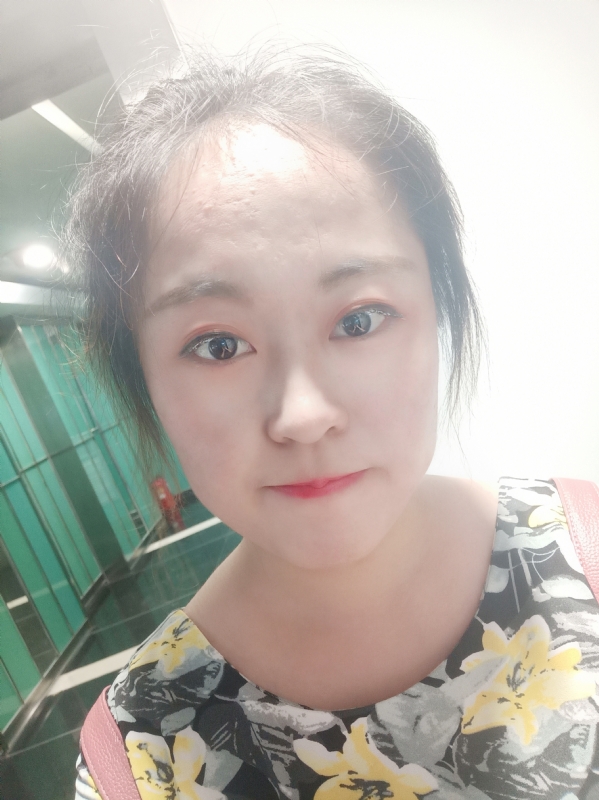 小花伞的第一张照片--太原相亲服务中心