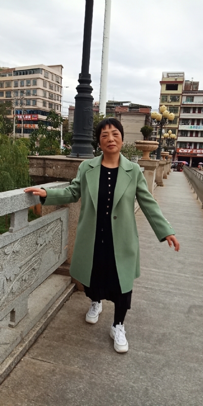 小玲的第一张照片--太原相亲服务中心