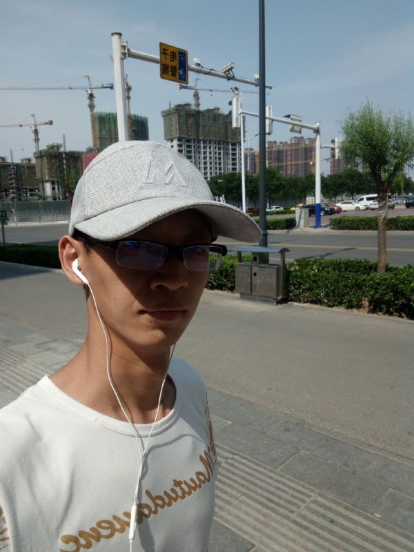 挥一挥手什么都没有的第一张照片--太原相亲服务中心