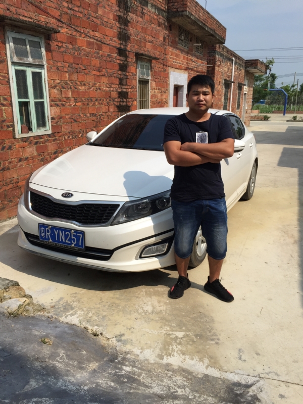 独坐街头的第三张照片--太原相亲服务中心