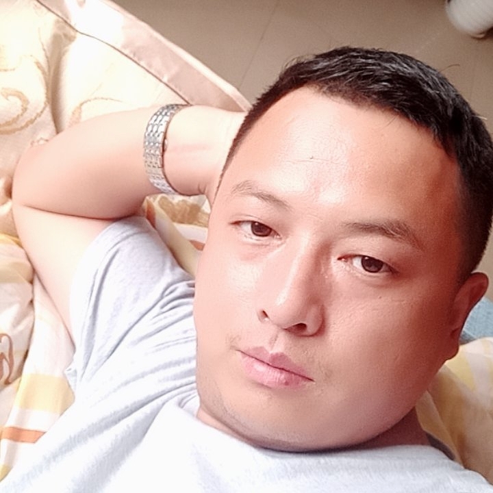 忘世情的第一张照片--太原相亲服务中心