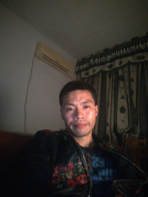 性情男儿的第一张照片--太原相亲服务中心