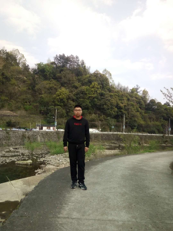 等着上钩的鱼的第一张照片--太原相亲服务中心