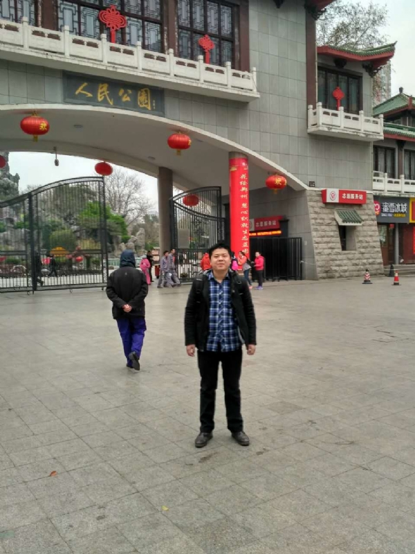 在奋斗的第一张照片--太原相亲服务中心