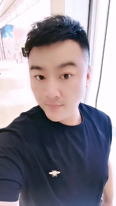 微风徐徐的第一张照片--太原相亲服务中心