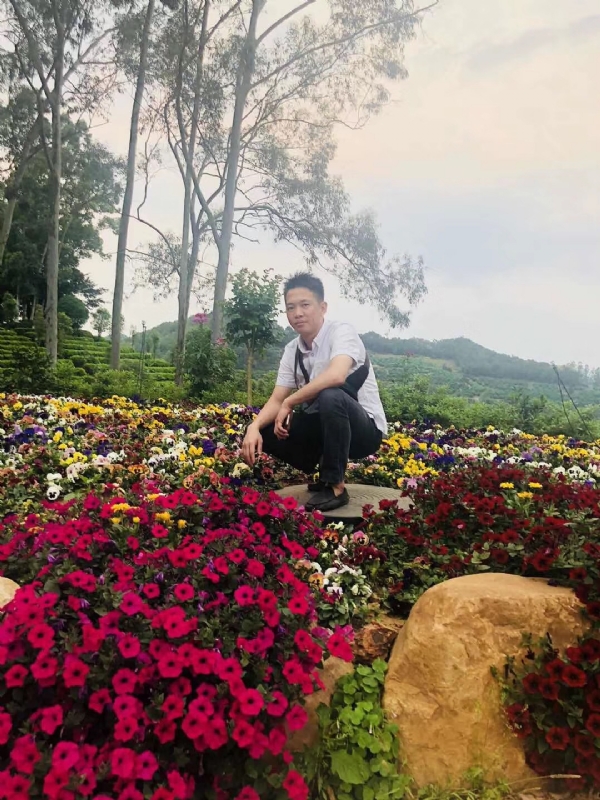 小郑的第一张照片--太原相亲服务中心