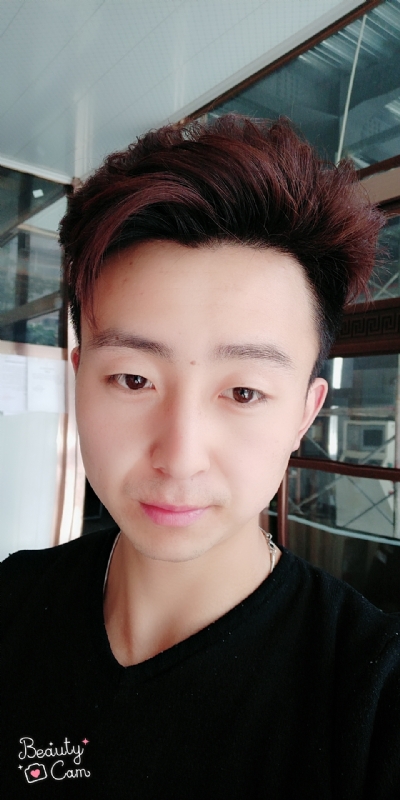 拼命微笑的第三张照片--太原相亲服务中心