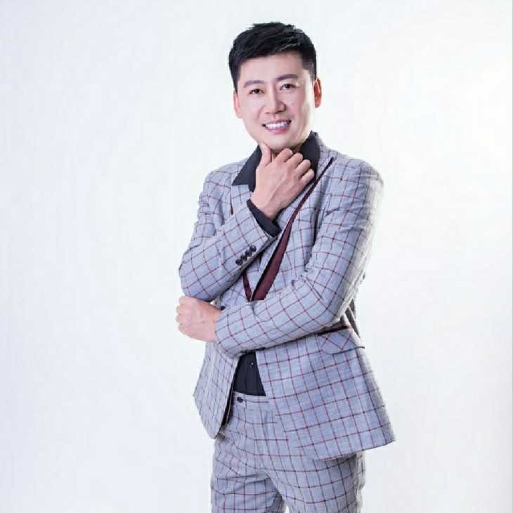 屋顶拾荒人的第一张照片--太原相亲服务中心