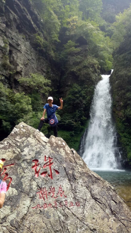 海岸岩崖的第一张照片--太原相亲服务中心