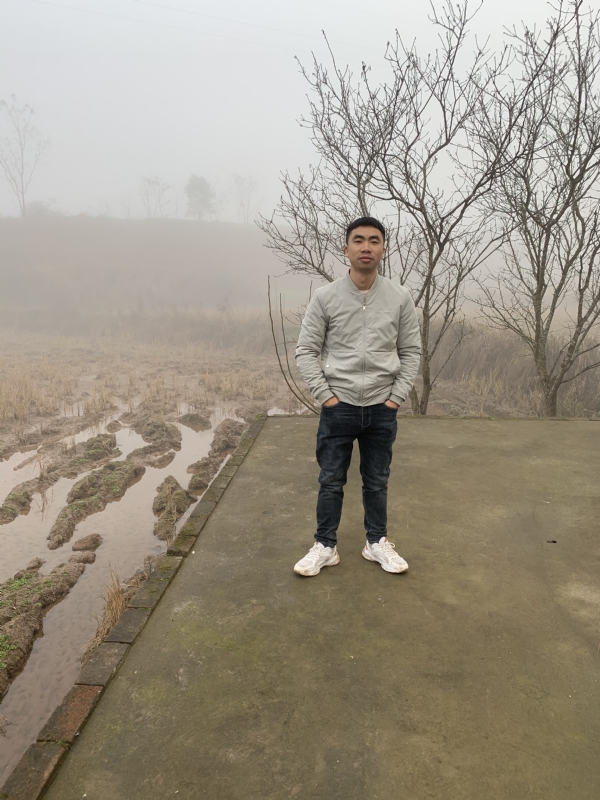 迷路的小猪的第一张照片--太原相亲服务中心