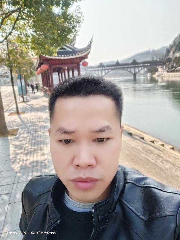 啊锦的第一张照片--太原相亲服务中心