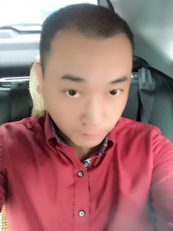 在一个路口等的第一张照片--太原相亲服务中心