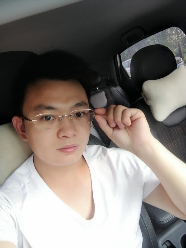 幸福的拥抱的第二张照片--太原相亲服务中心