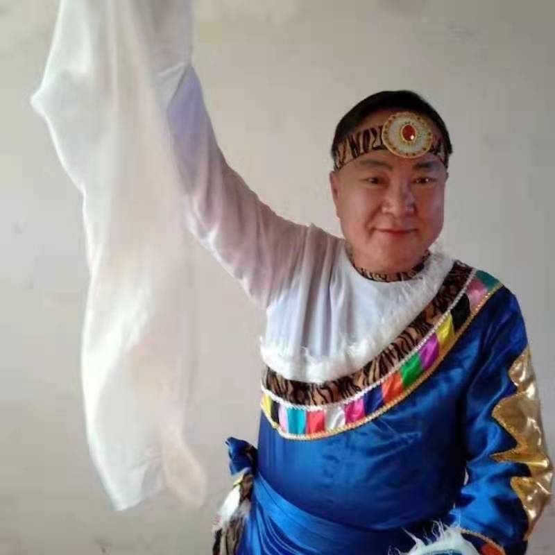 走在冷风中的第一张照片--太原相亲服务中心