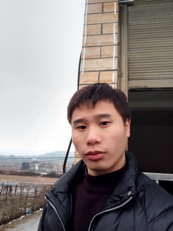 银色的羽翼的第一张照片--太原相亲服务中心