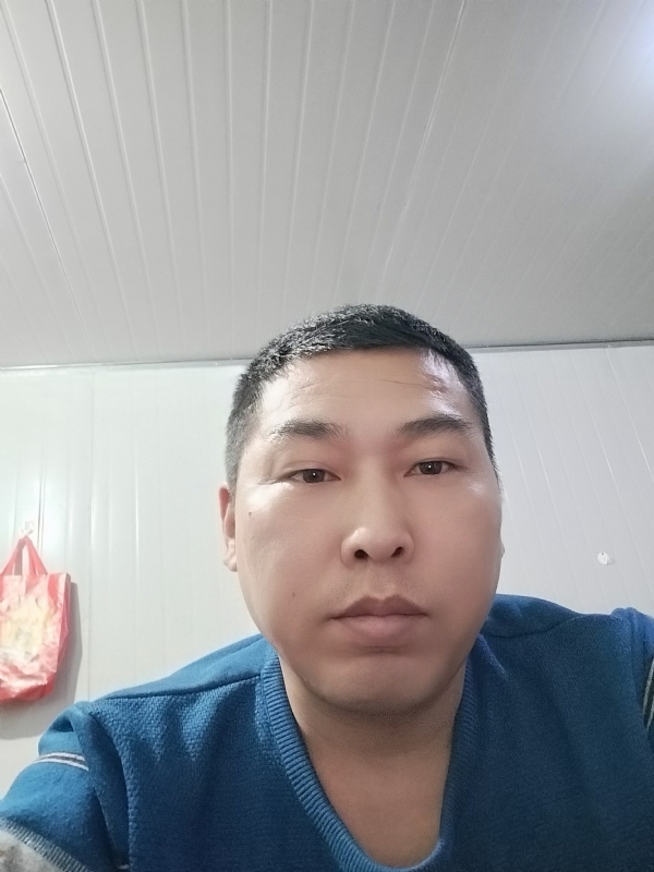 开着拖拉机去兜风的第一张照片--太原相亲服务中心