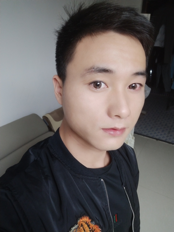 何凡的第三张照片--太原相亲服务中心
