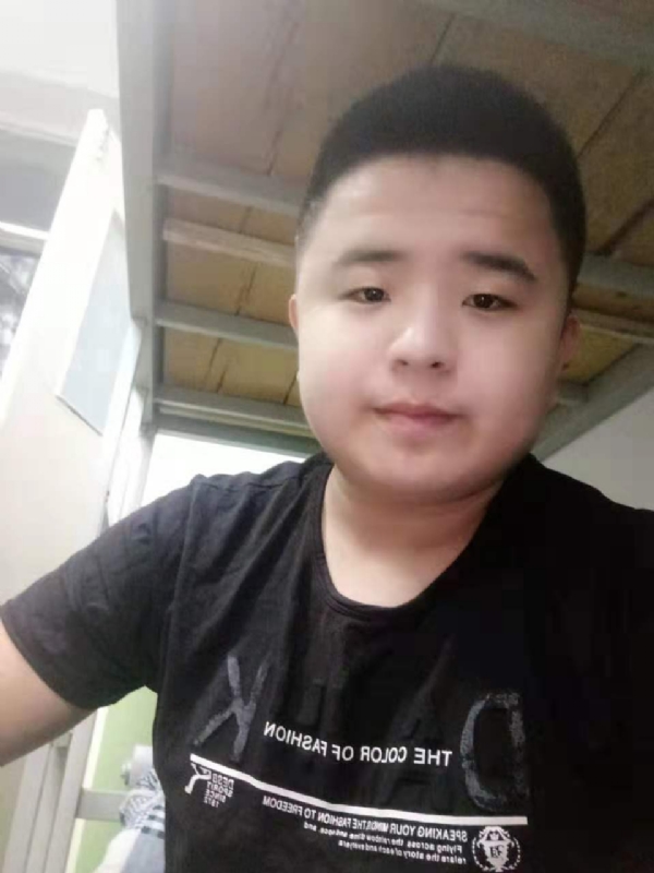 打小就爱淘气的第一张照片--太原相亲服务中心