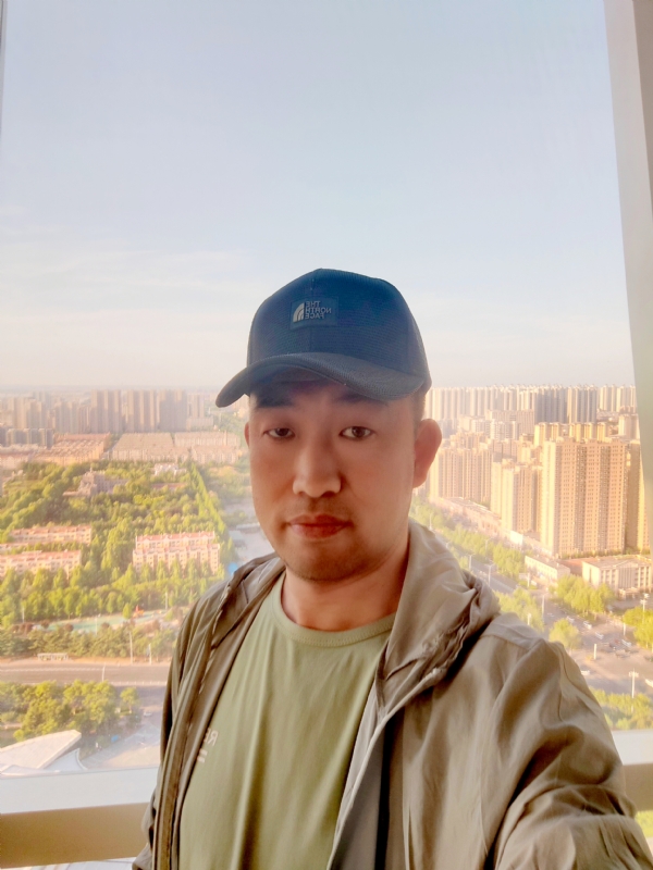 勇攀高峰的第一张照片--太原相亲服务中心