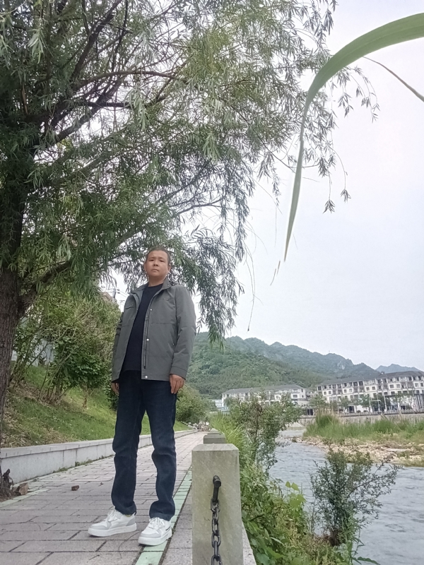 飞雪飘零的第一张照片--太原相亲服务中心