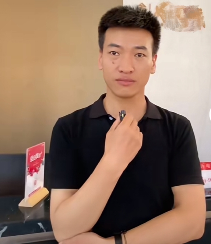 一杯梁白开的第一张照片--太原相亲服务中心
