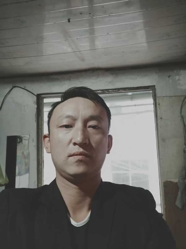 放弃爱你的第一张照片--太原相亲服务中心