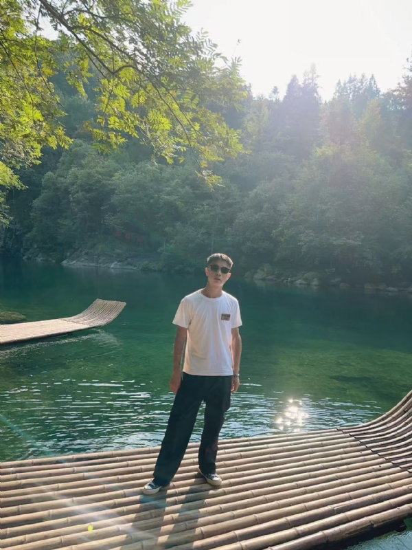 林言的第三张照片--太原相亲服务中心