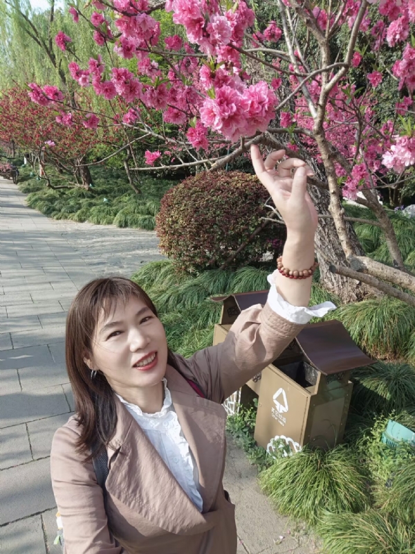 丽娜的第四张照片--太原相亲服务中心