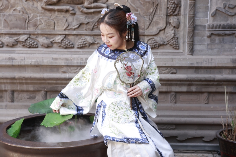 认真的雪的第一张照片--太原相亲服务中心