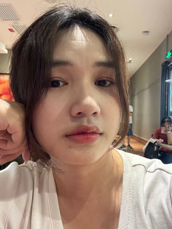 粉墨的第一张照片--太原相亲服务中心